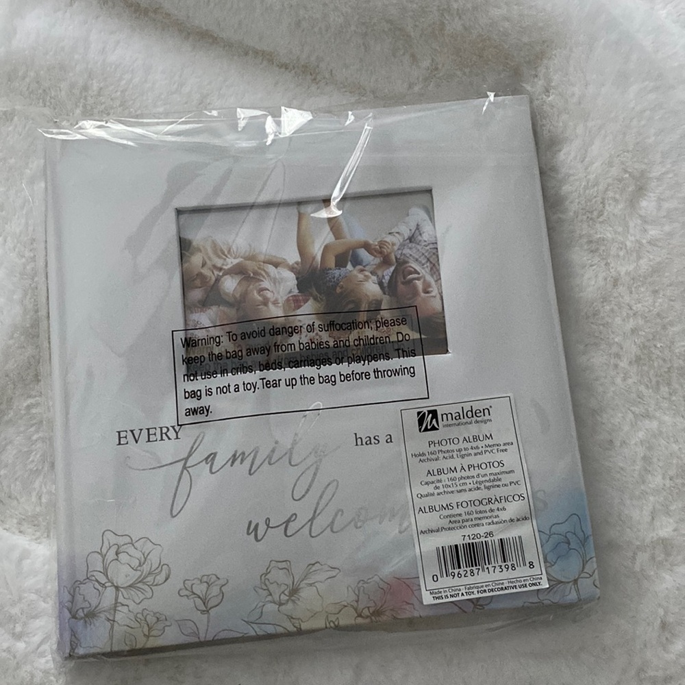NWT! Photo album “Every family has a story. Welcome to Ours”